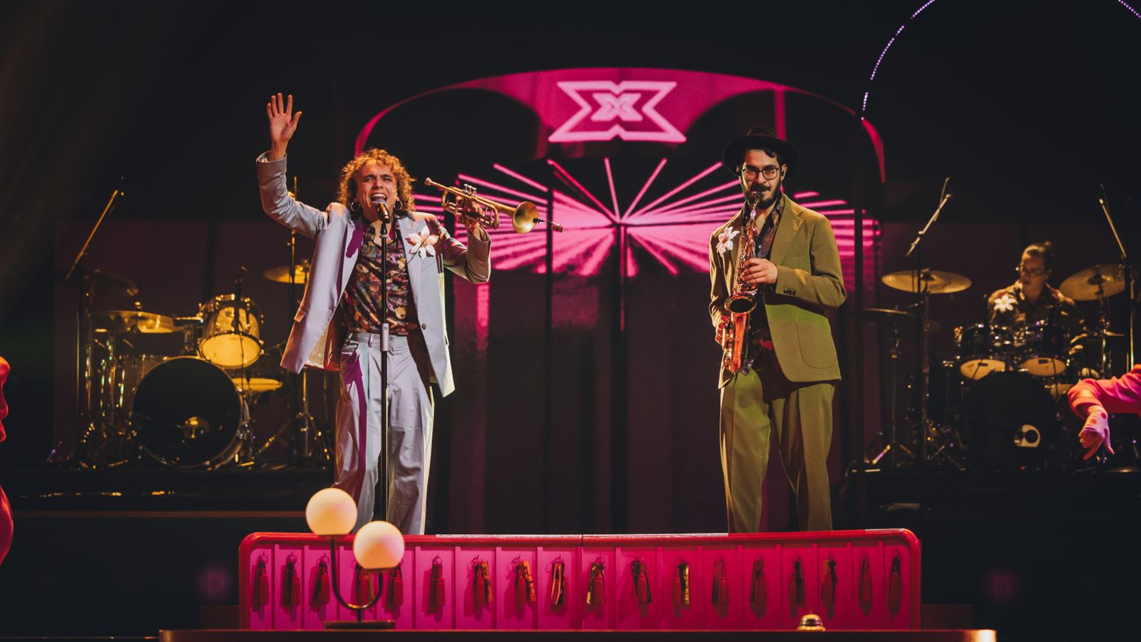 La nostra camicia in cotone organico debutta a X-Factor - VALENSIA