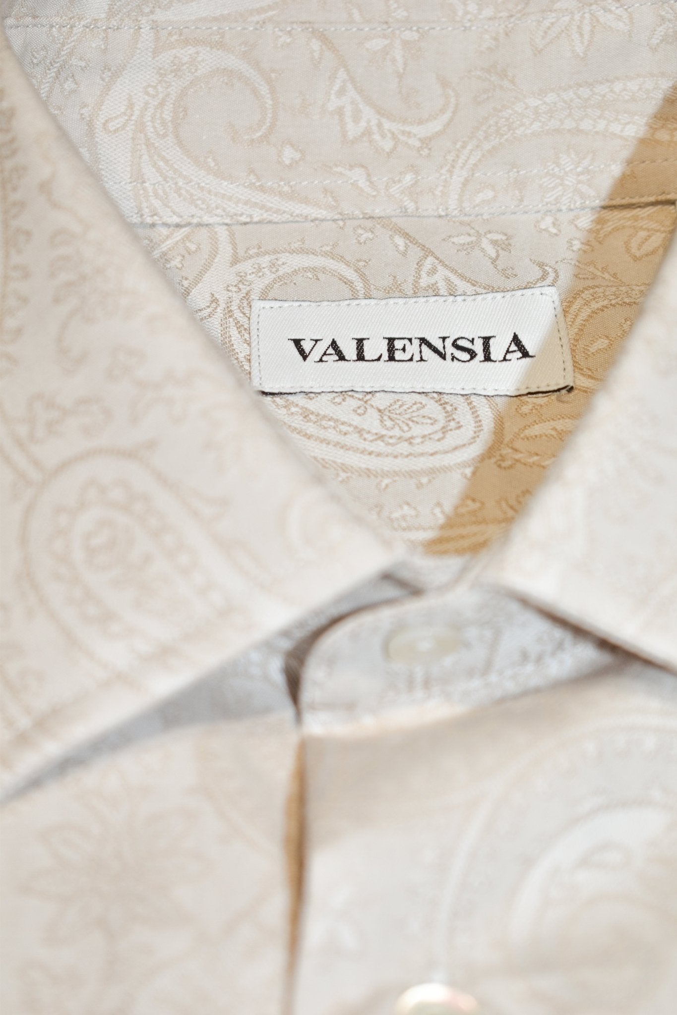 Camicia jacquard giapponese beige primo piano etichetta - VALENSIA